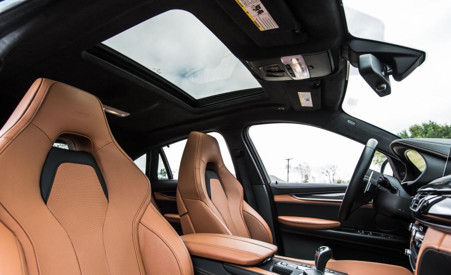 Интерьер BMW X6 M 2016 года  (US) (фото 13 из 18)